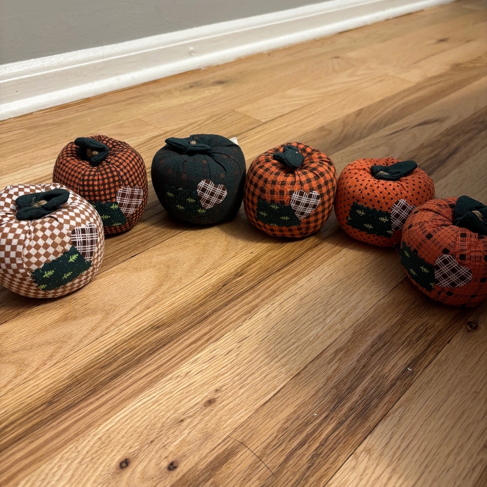 Holiday mini pillows